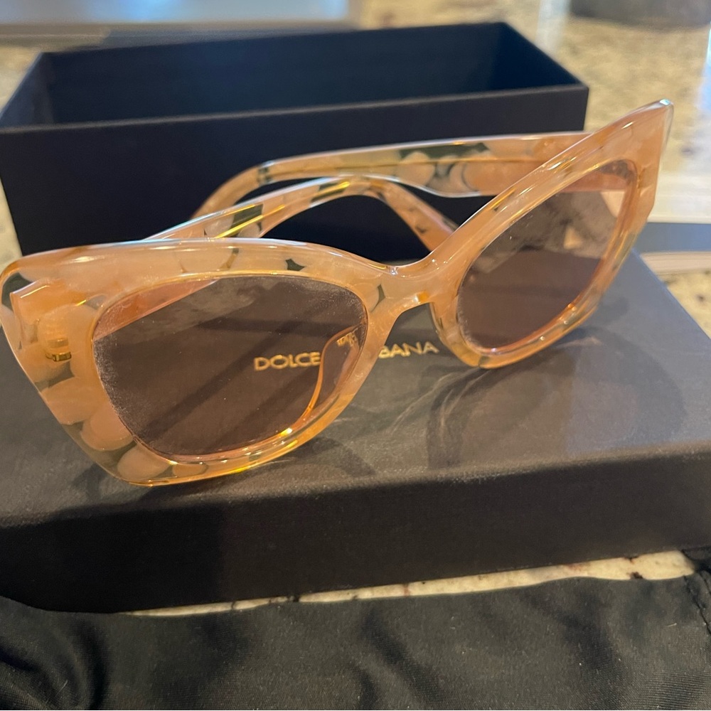 NEW Dolce & Gabbana light pink bubble sunglasses DG4405F